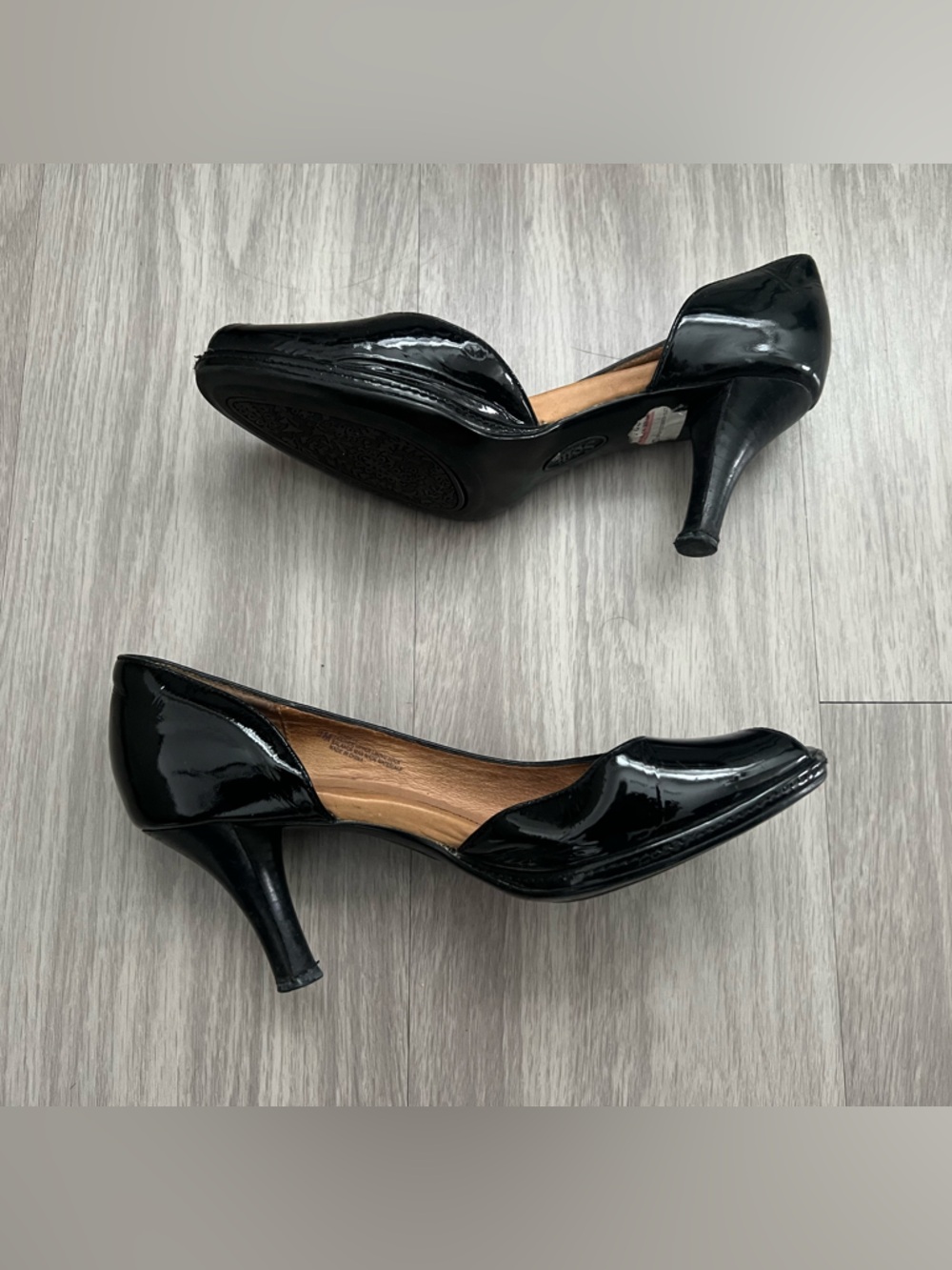 Söfft Black Patent Leather Peep Toe Heels Size 9M Comfort Pumps Classic Work